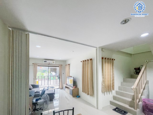 *****ทาวน์เฮ้าส์มือสองย่านสมุทรปราการ ม.วิเศษสุขนคร โครงการ16 ประชาอุทิศ90 เนื้อที่ 18 ตร.ว. ฟังก์ชัน 3 ห้องนอน 2 ห้องน้ำ 1 ที่จอดรถ แถมฟรี! 2 เครื่องปรับอากาศ บนทำเลแห่งการเดินทาง เชื่อมต่อถ.ประชาอุทิศ, ถ.กาญนาภิเษก, ถ.ครุใน จองเลย!